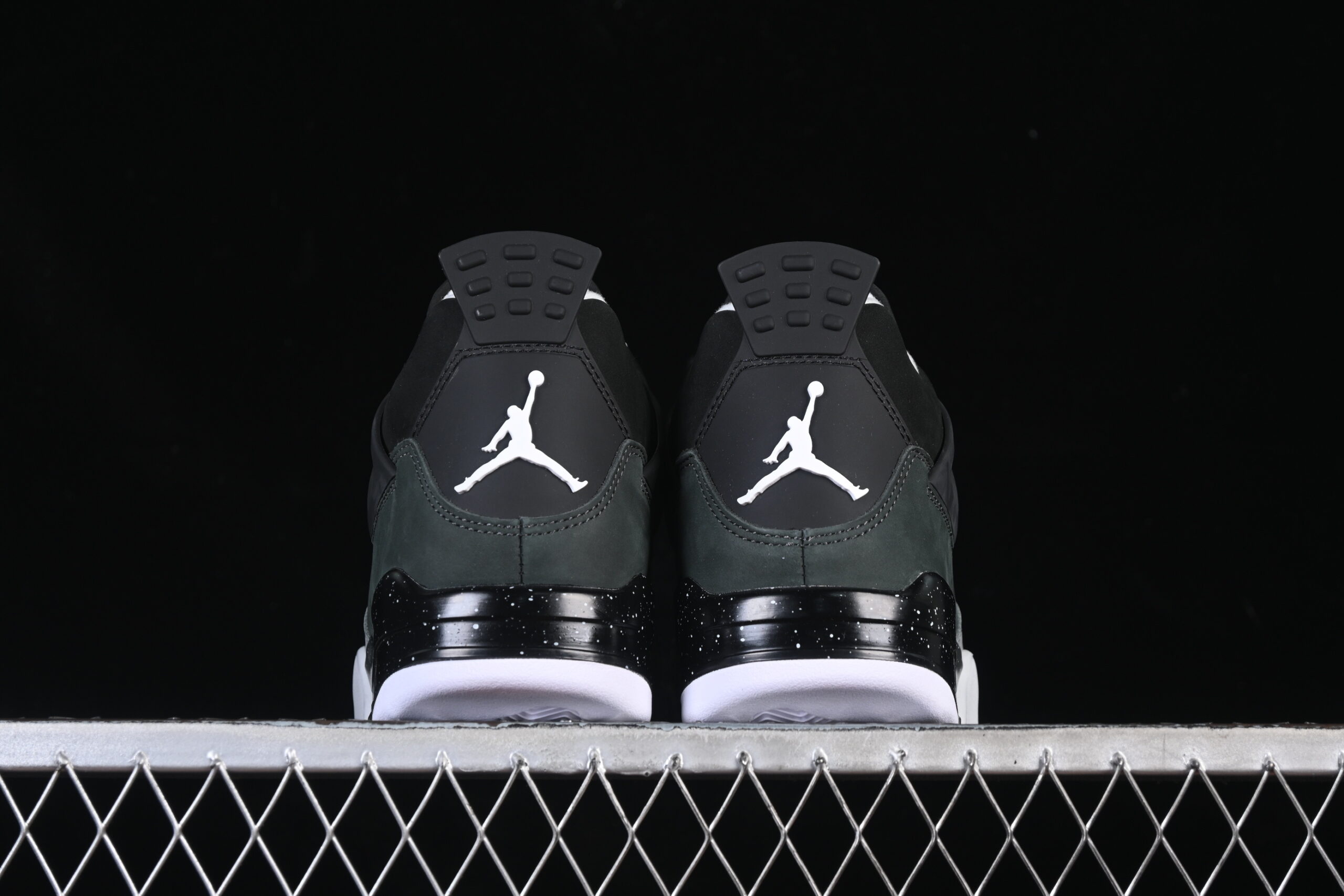 Air Jordan 4 Retro 'Fear' 5