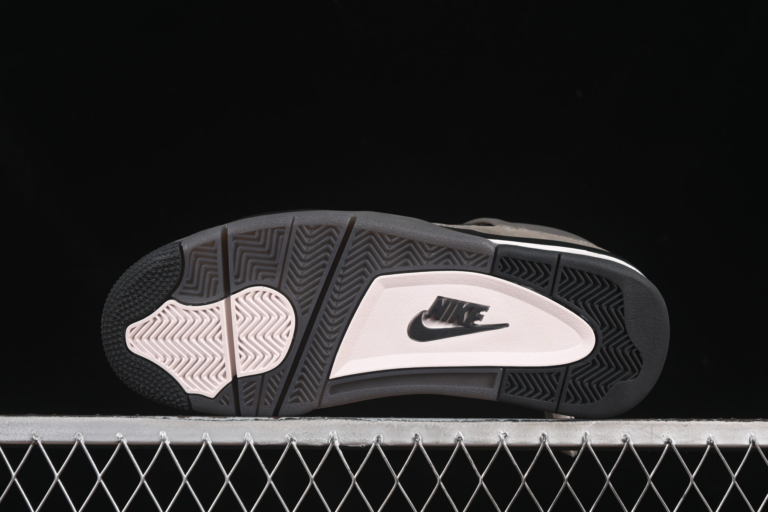 Air Jordan 4 Retro OG 'Cave Stone'3