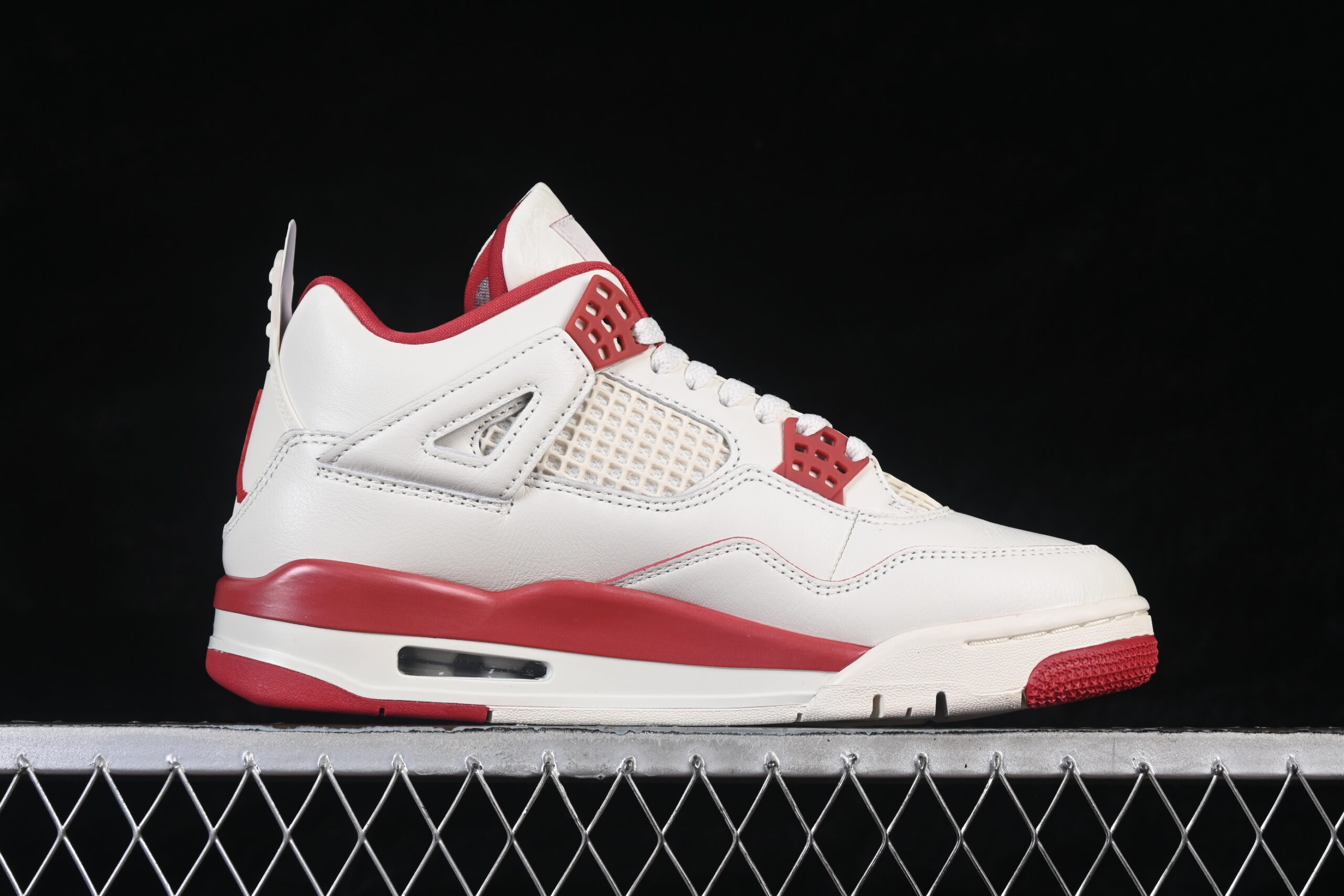 Air Jordan 4 Retro Valentine's Day2