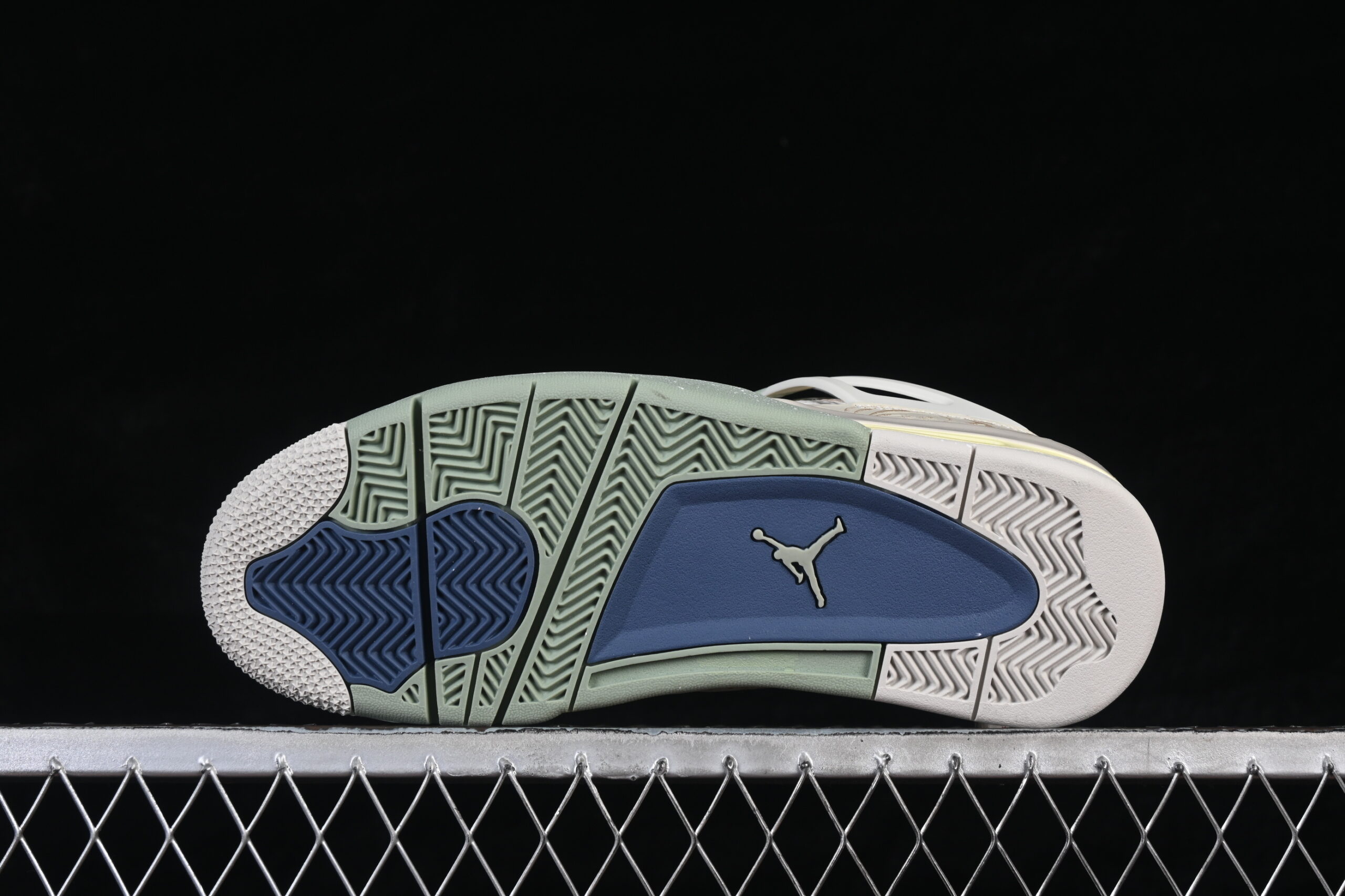 Air Jordan 4 Somos Eternos3